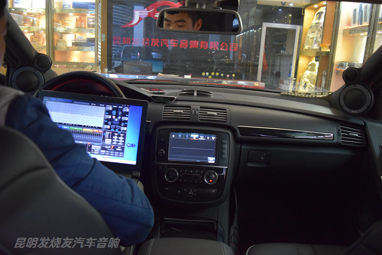 奔驰R320汽车音响改装――炫舞乐扬，醉曲霓裳！昆明发烧友汽车音响