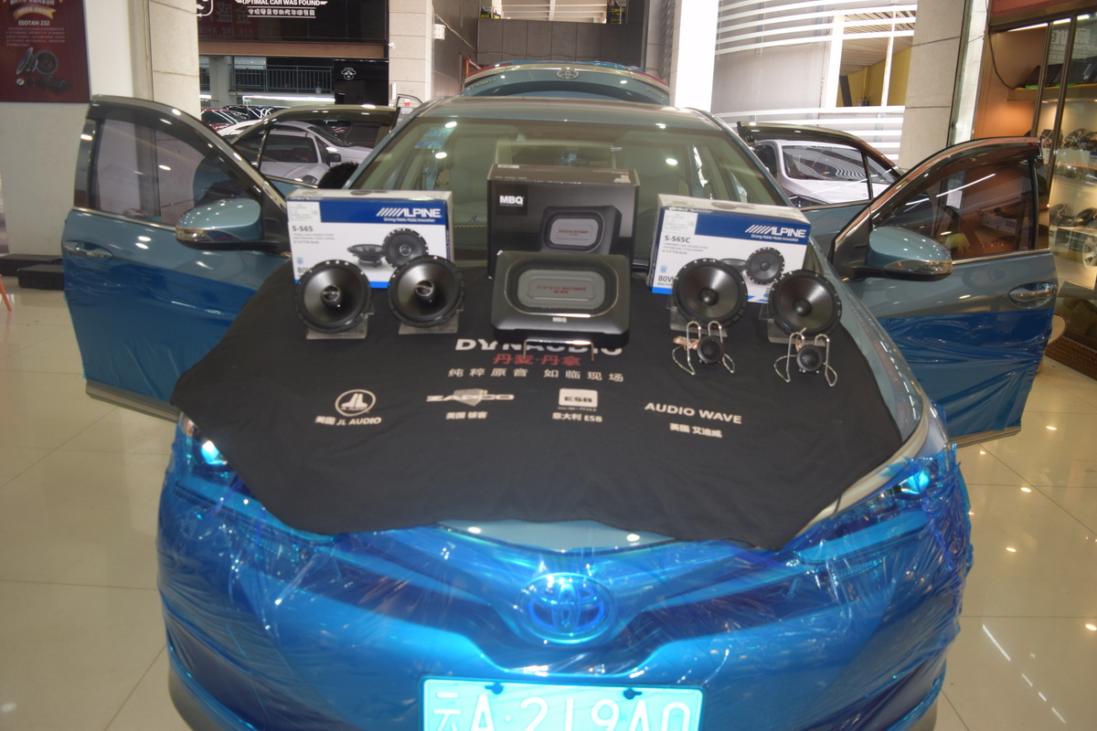 【昆明发烧友】丰田卡罗拉汽车音响改装6个阿尔派套装喇叭+MBQ超薄低音